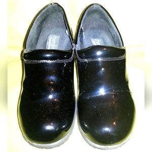 Cherokee Black Patent Leather Slip-Resistant Patricia Clogs 9.5 M